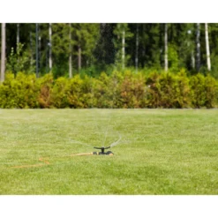 Fiskars Wirbelsprinkler mit Rädern
