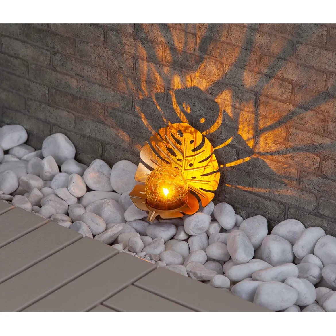 Flector Solar-Dekoleuchte Golden Monstera inkl Glaskugel in Bruchoptik gold