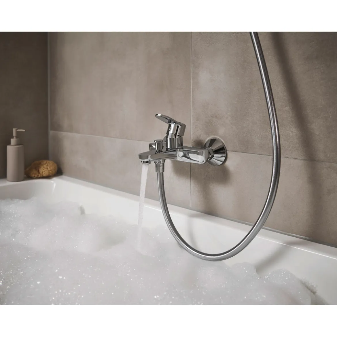 Hansgrohe Einhebel-Wannenmischer Vernis Blend Aufputz chrom