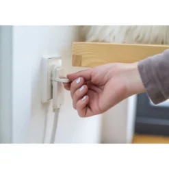 Kurzverlaengerungsleitung weiss mitWinkel-Flachstecker 5m H05VV-F3G1,5