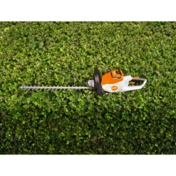 Stihl Akku-Heckenschere HSA 50 mit Akku und Ladegerät